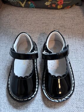L’Amour Caitlin Scalloped Patent Mary Jane Black Size 6 – Dress Shoes